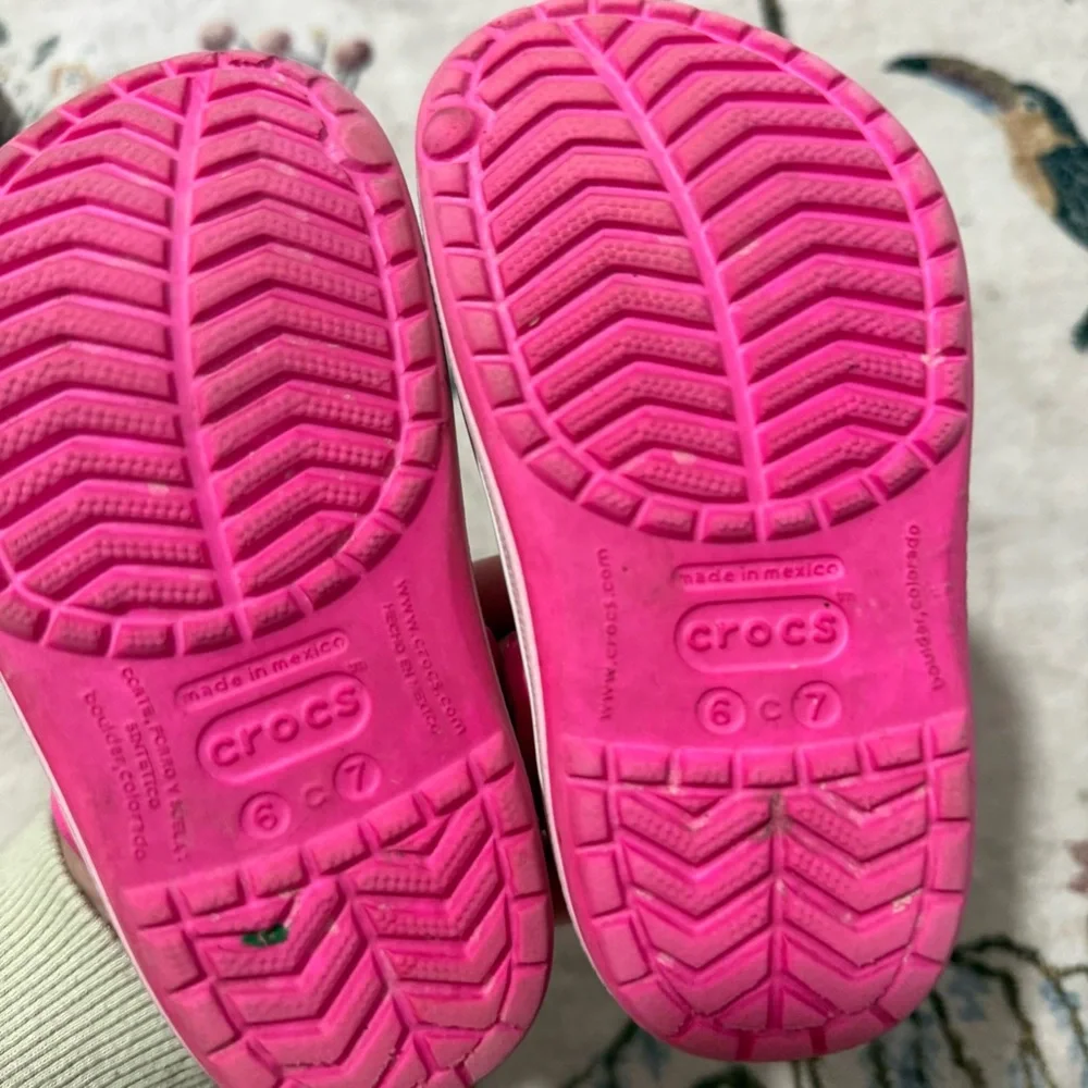 CROCS toddler Water Shoes - Bright Pink size 6-7